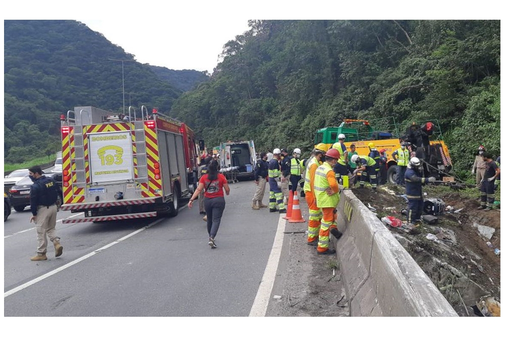 Sobe para 19 o número de mortos no acidente de ônibus na BR-376 no Paraná