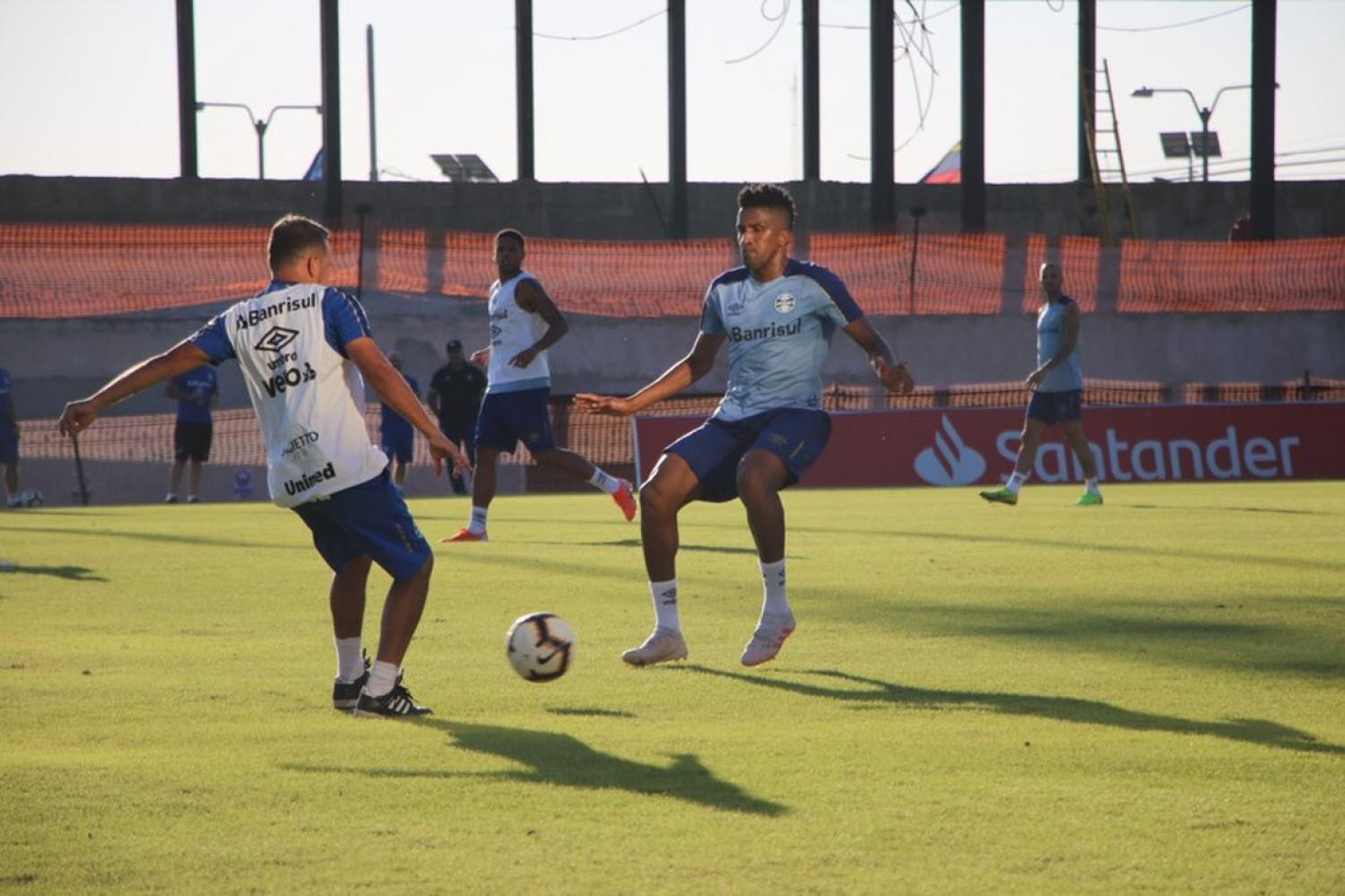 Libertad x Grêmio: último treino antes de decisão tem vídeo de Guardiola e golaço de Renato