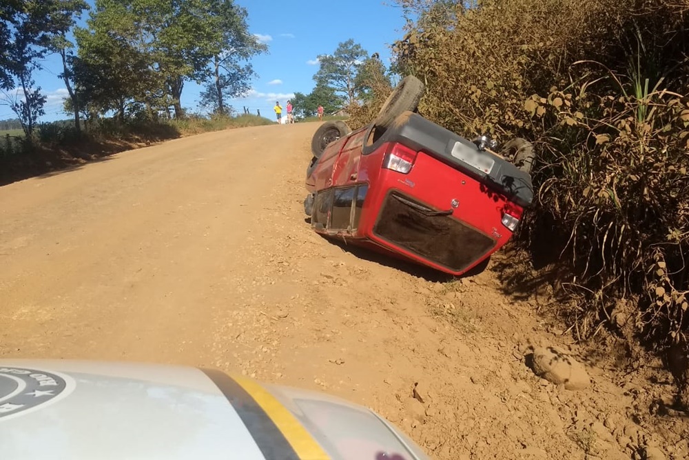 Capotamento é registrado na ERS-591 em Ametista do Sul