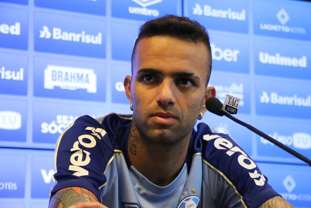 Grêmio mantém conversas com Corinthians e prefere receber dinheiro por Luan