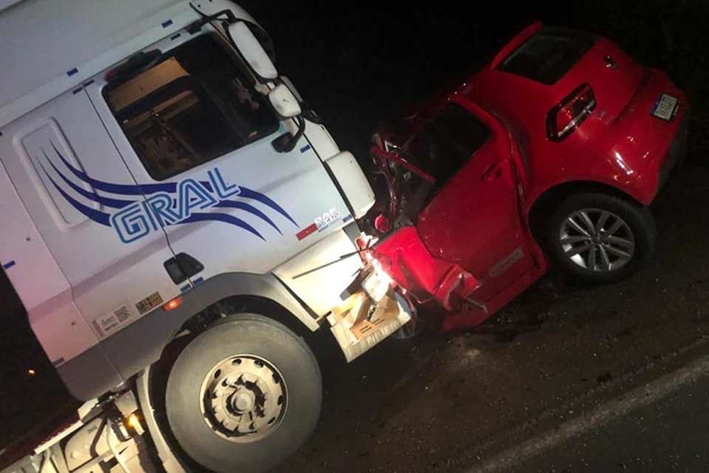 Idoso morre após colisão entre automóvel e carreta na BR-282