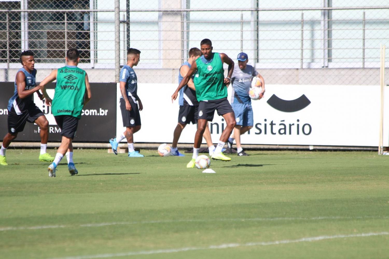 Jean Pyerre faz teste em coletivo para reservas, e Kannemann volta a treinar com bola