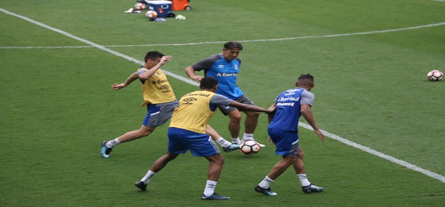 Renato fecha último treino na Arena e mantém mistério em time para a Recopa