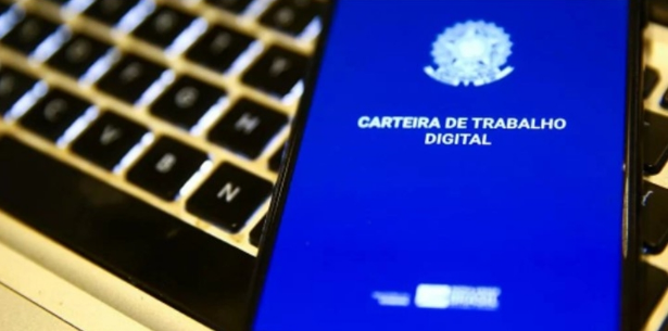 Três a cada quatro vagas criadas no início de 2022 foram para quem concluiu ensino médio ou superior