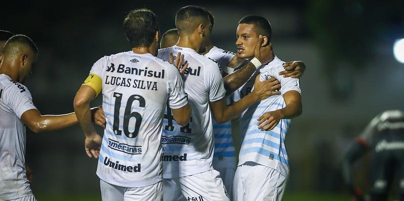 Grêmio bate o Vitória por 3 a 0 e encaminha vaga nas quartas da Copa do Brasil