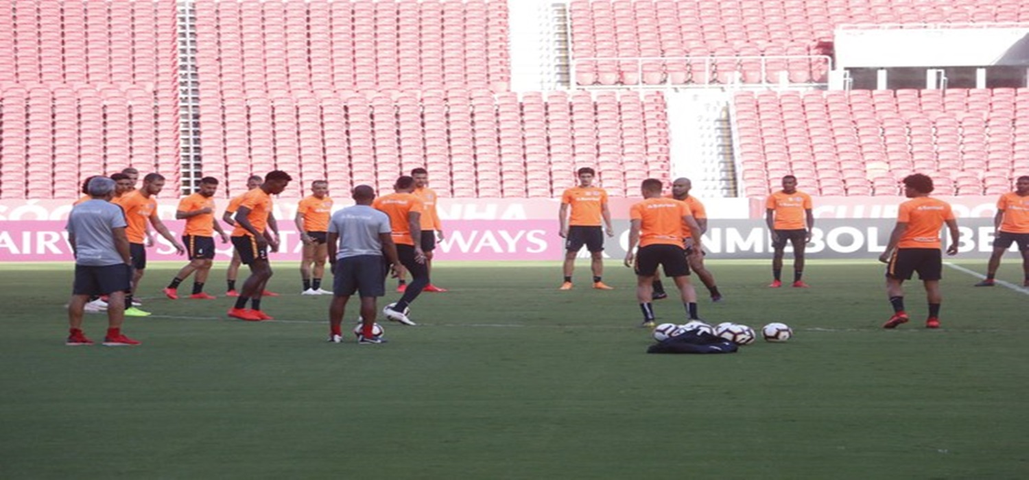 Rodrigo Dourado participa de treino do Inter e deve enfrentar o Alianza Lima