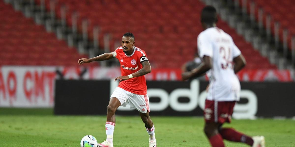 Edenilson e Abel Braga testam positivo para Covid-19 e desfalcam o Inter diante do Boca