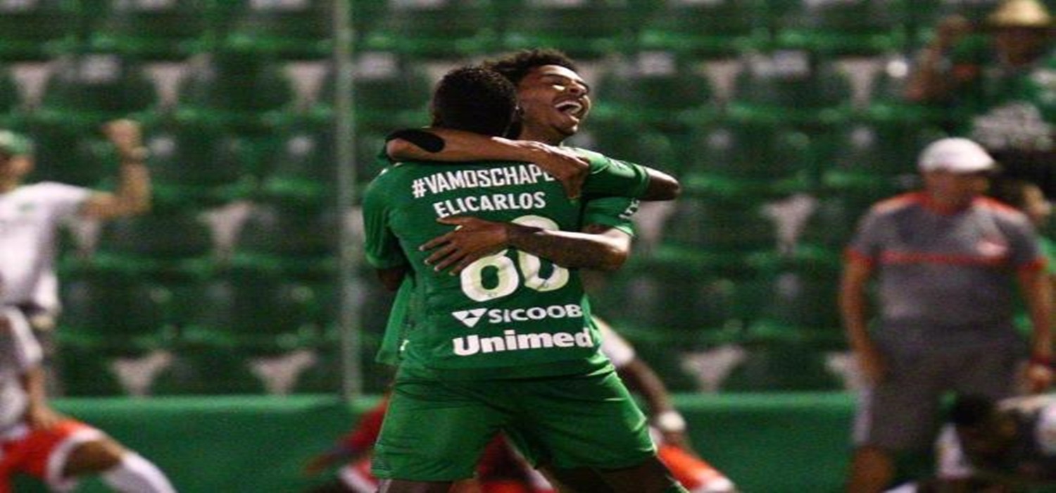 Chapecoense vence e está na final  do Catarinense