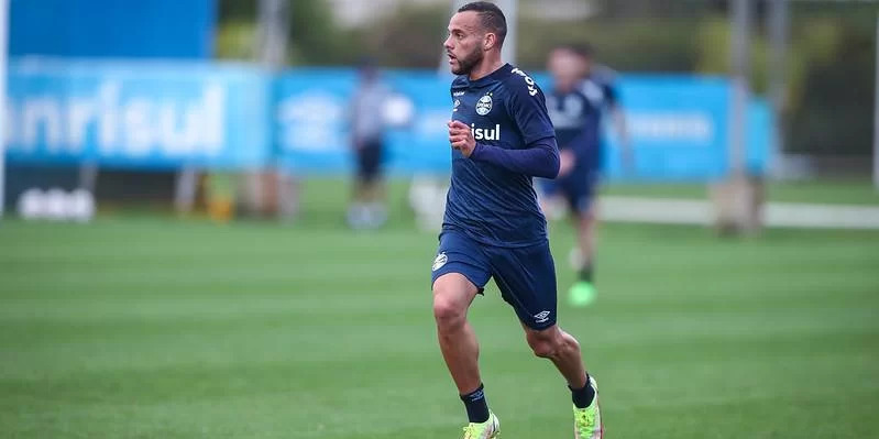 Guilherme pode ter nova sequência no Grêmio após lesão de Ferreira