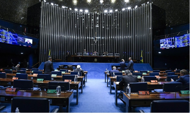 Senado aprova MP com piso permanente de R$ 400 para Auxílio Brasil