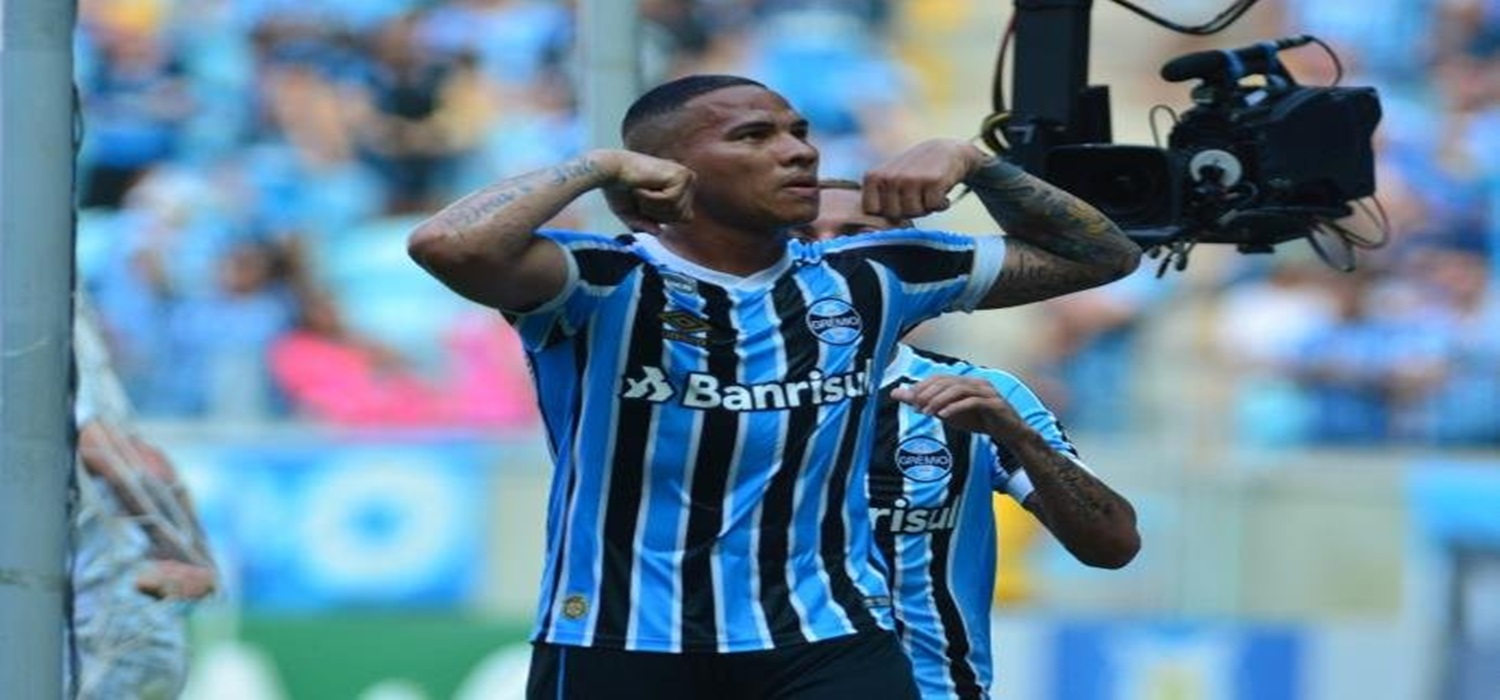 Grêmio vira sobre o Vasco e chega ao G4 do Brasileirão