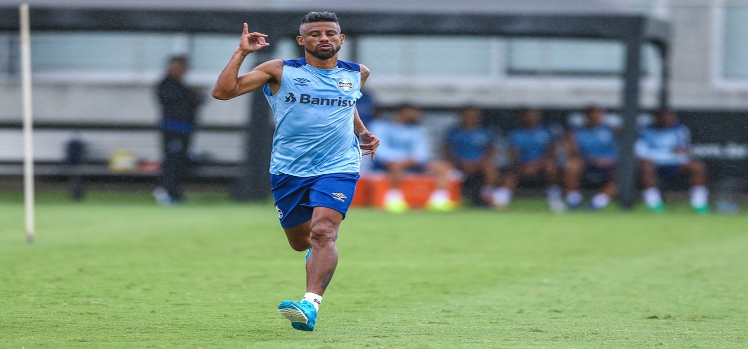 Exame não aponta lesão, e Léo Moura faz tratamento para voltar ao Grêmio