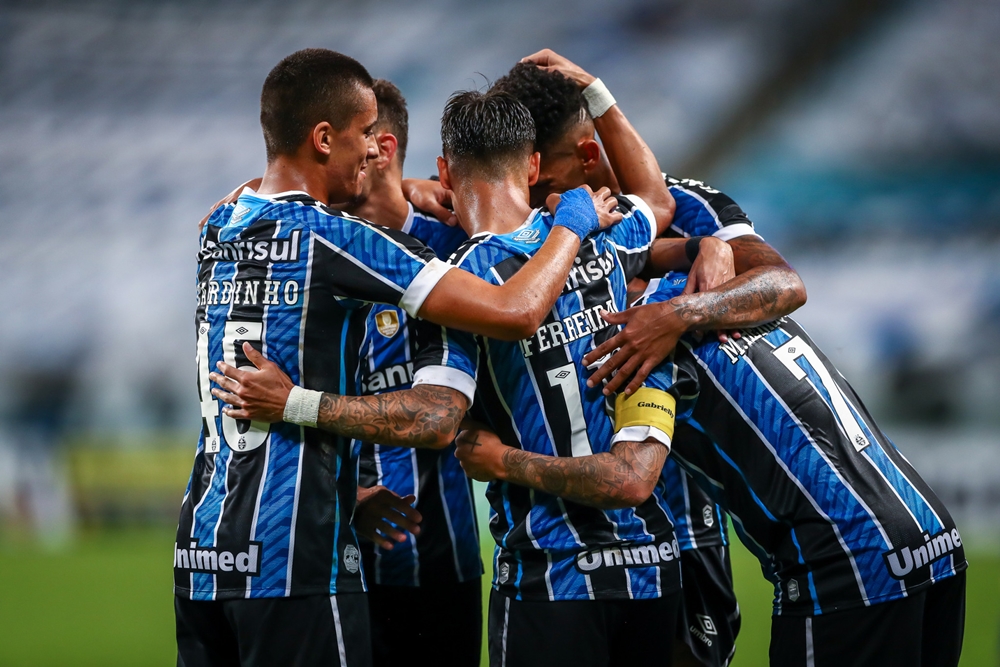 Grêmio goleia o Pelotas na Arena e é vice-líder do Gauchão