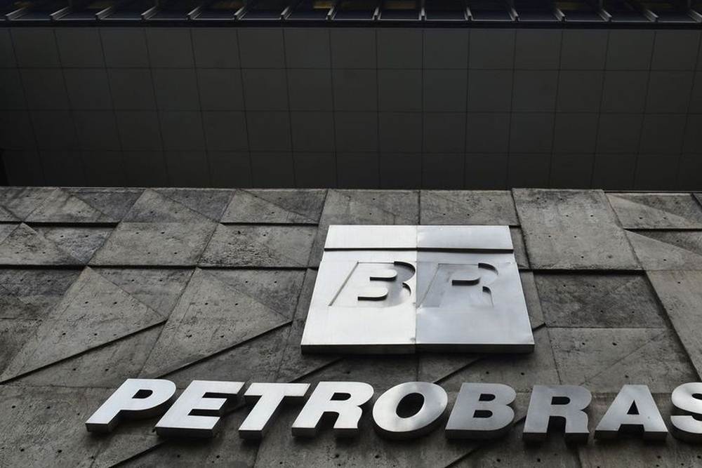 Petrobras anuncia reajuste de 5% para a gasolina nas refinarias