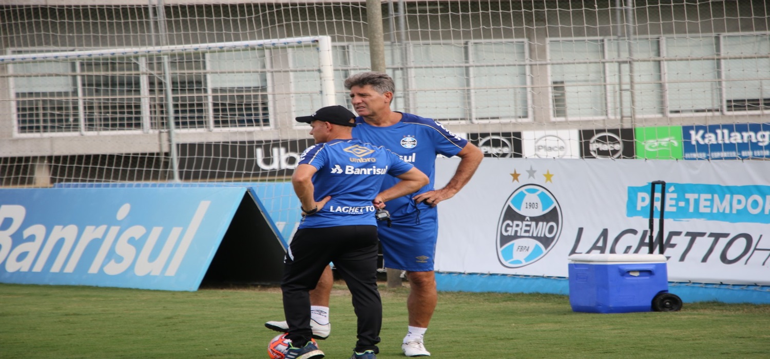 Renato Gaúcho divide grupo do Grêmio e mantém dúvida em time para estreia no Gauchão