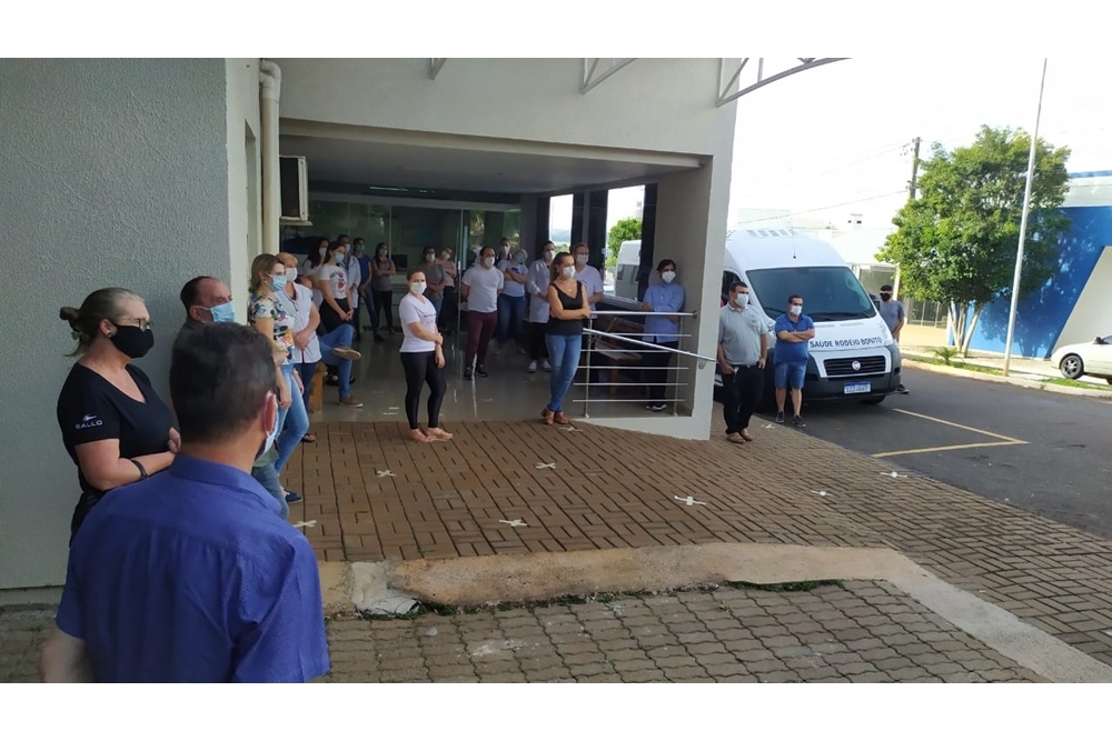 Serenata Show homenageia profissionais de saúde em Rodeio Bonito