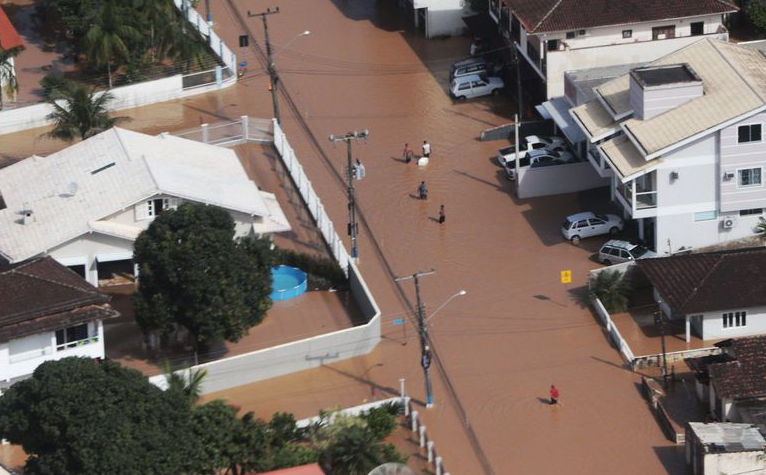 Chuvas levam cidades de Santa Catarina a decretar emergência