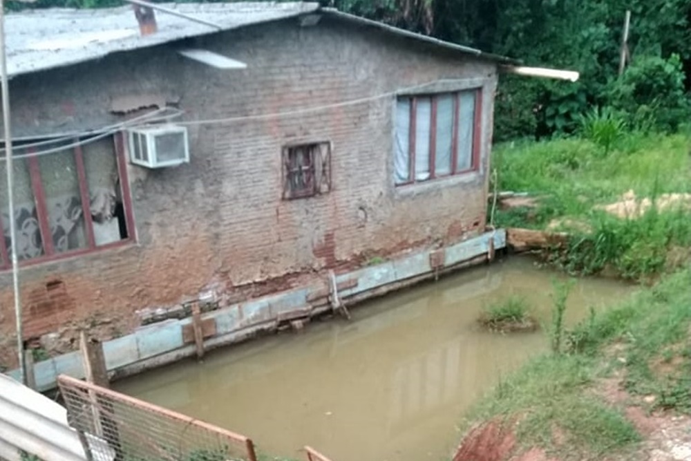 Criança de dois anos morre afogada após cair em açude