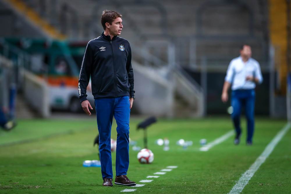 Grêmio define Thiago Gomes como técnico interino