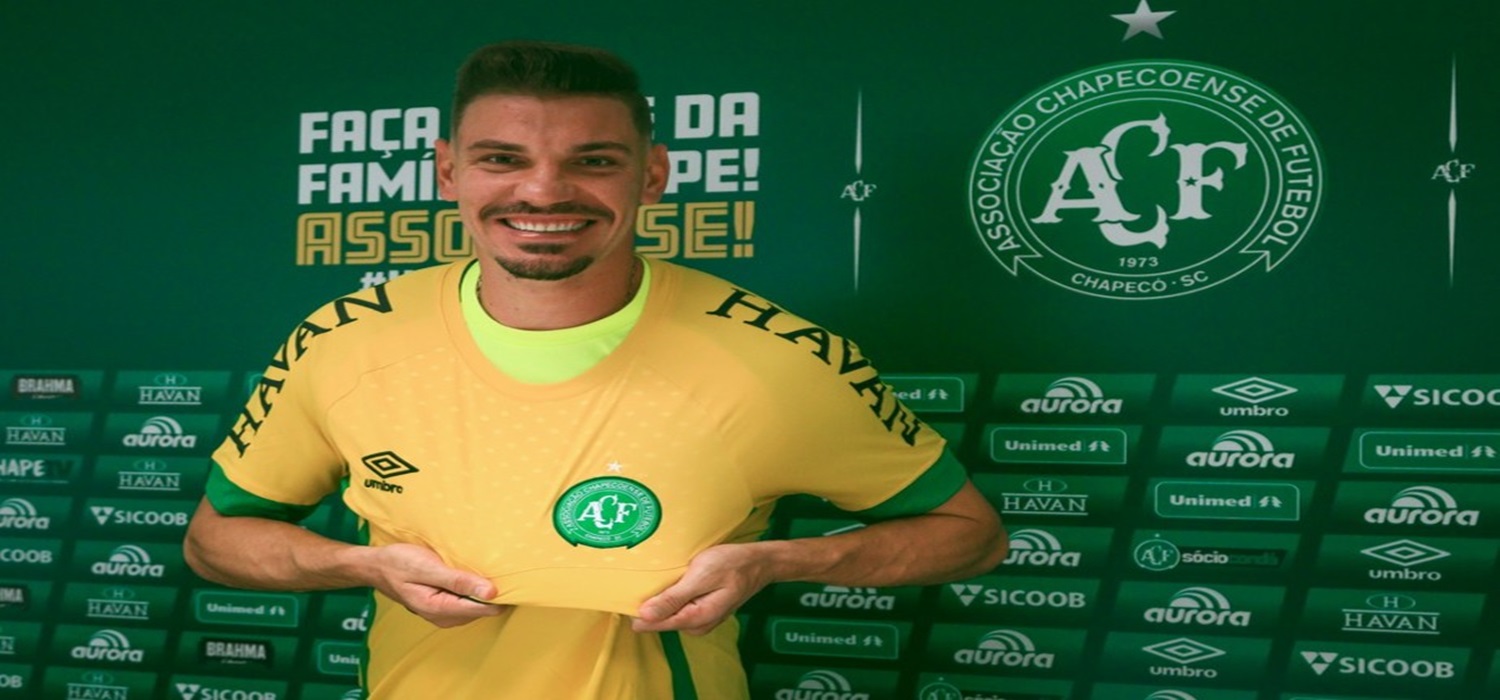 João Ricardo é apresentado na Chape: 