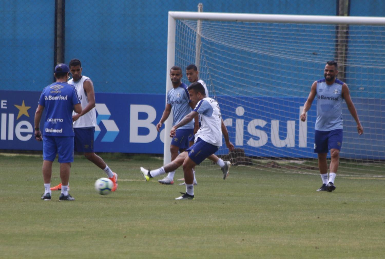 Grêmio x Cruzeiro: Geromel fica fora de treino e será desfalque para Renato Gaúcho