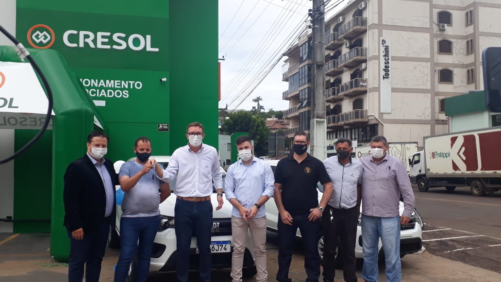 Mag Seguros entrega veículos para Cresol FW e para associado