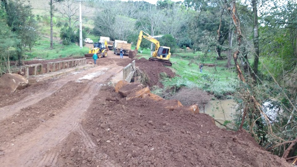 Secretaria de Obras de Alpestre realiza reparos por danos causados pela chuva