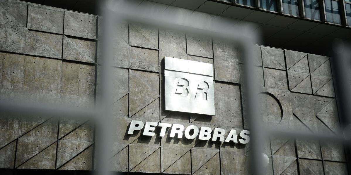 Petrobras anuncia aumento de quase 9% no diesel a distribuidoras