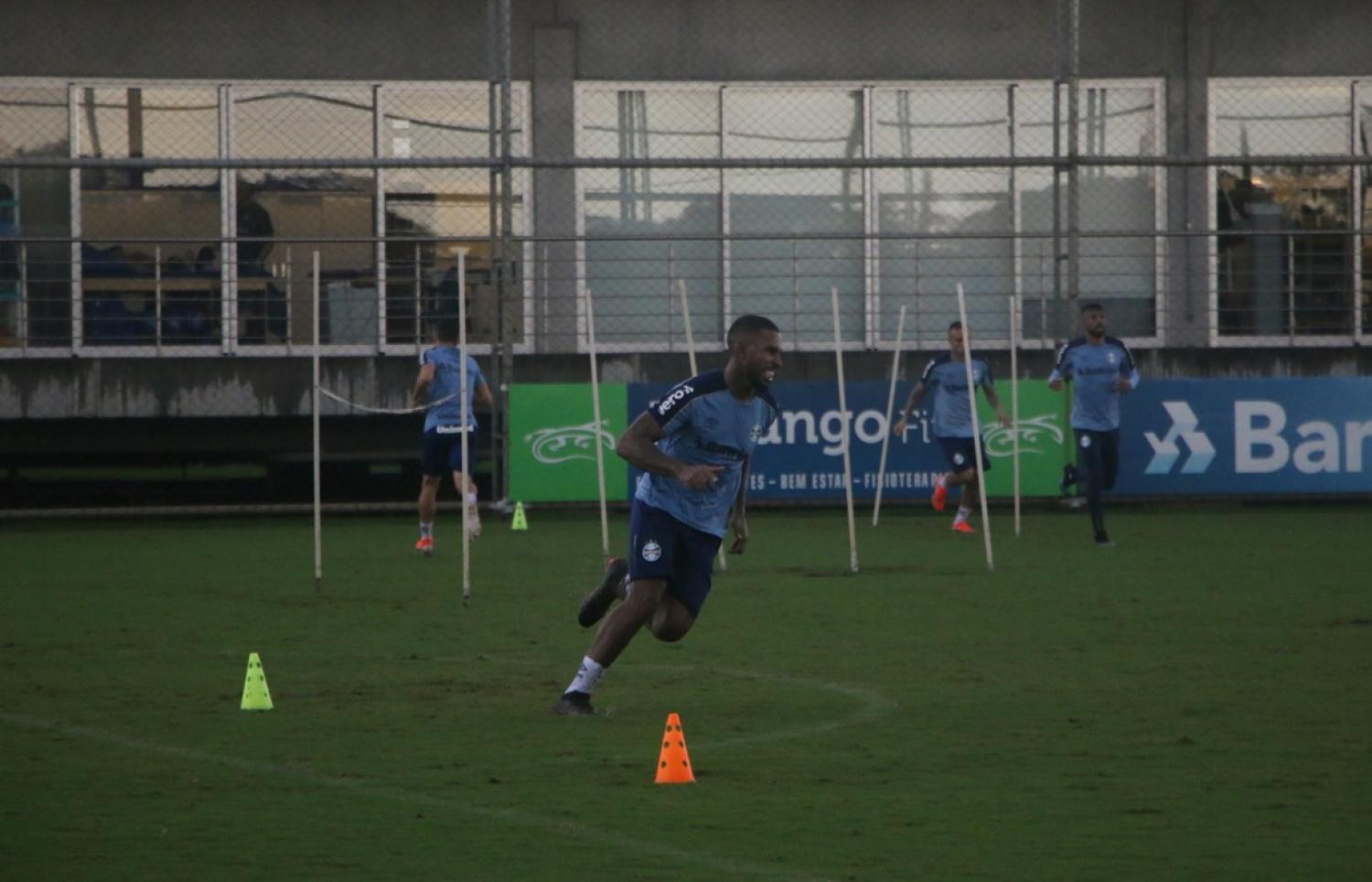 Paulo Miranda participa de treino com grupo do Grêmio, e Tardelli avança em recuperação