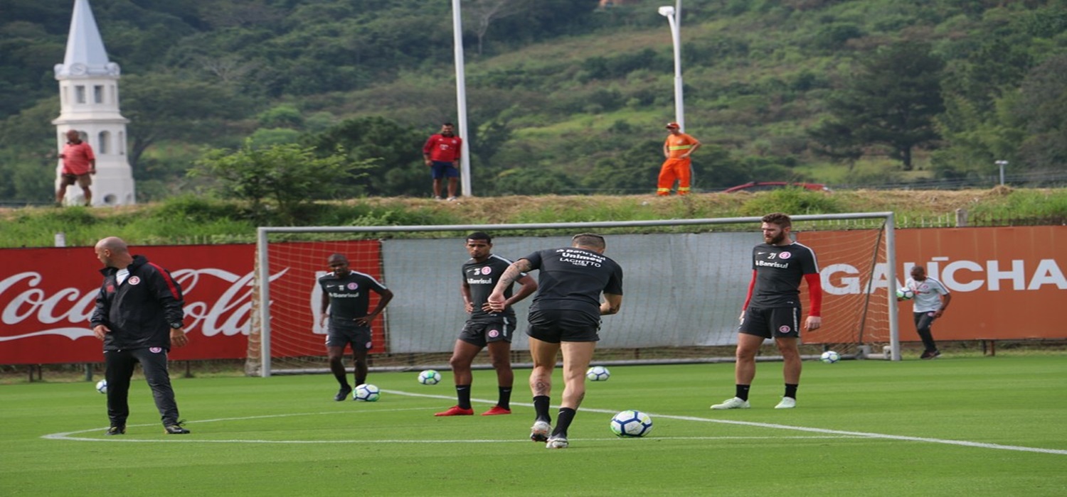 Treino do Inter indica Gabriel Dias na vaga de Edenílson e Fabiano mantido na lateral