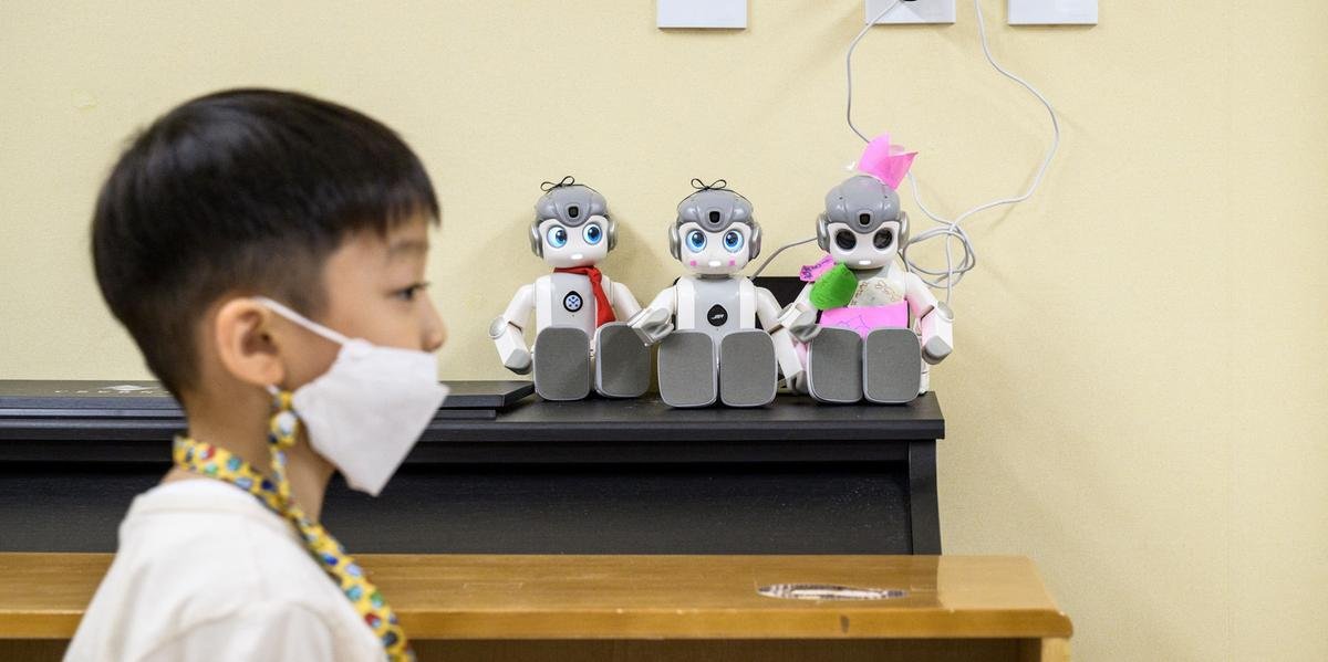 Robôs são testados como assistentes em escolas da Coreia do Sul