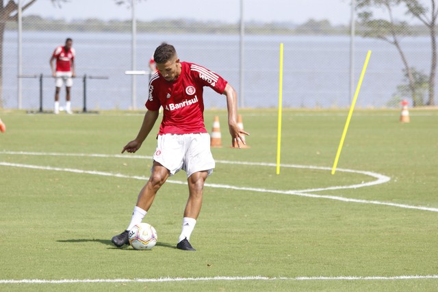 Treino do Inter tem zagueiro promovido da Copinha e Guerrero em 1º trabalho com bola