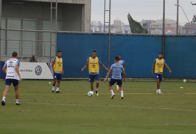 Após classificação, Grêmio treina com quatro possíveis titulares contra o Corinthians