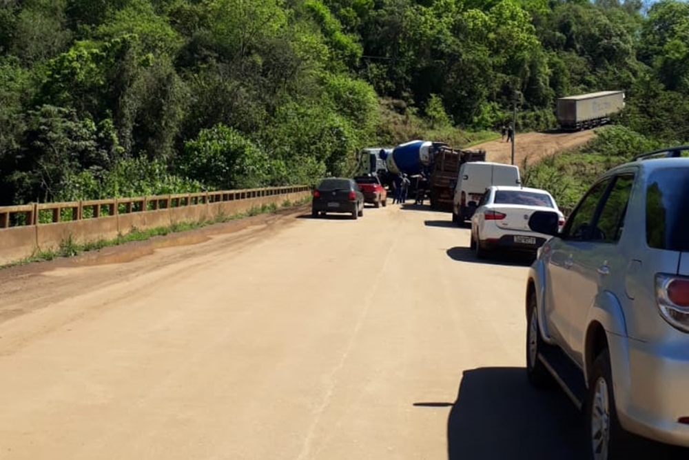 Trânsito fica bloqueado na ERS 591 entre Ametista do Sul e FW