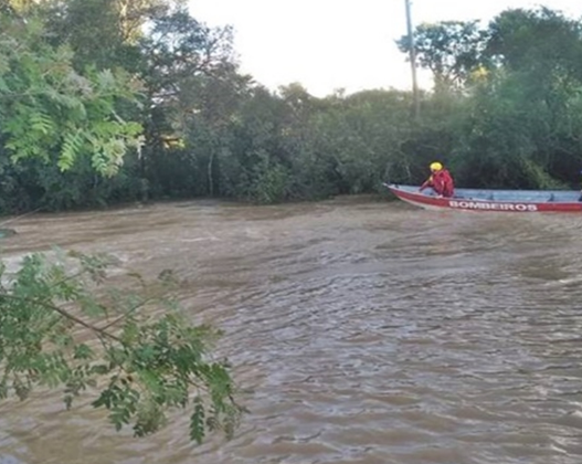 Agricultor morre afogado ao tentar atravessar área inundada com trator