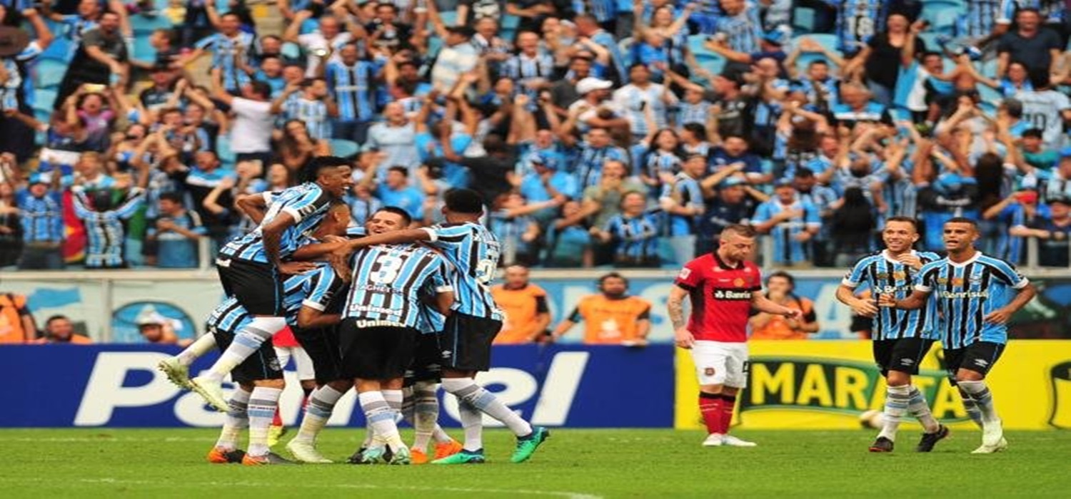 Grêmio goleia Brasil de Pelotas por 4 a 0 e fica perto do título