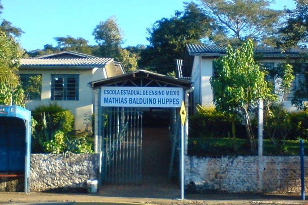 Terreno da escola de Cristal do Sul é ocupado por populares