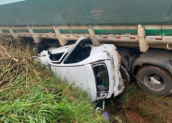 Acidente envolvendo carreta deixa feridos na ERS 324