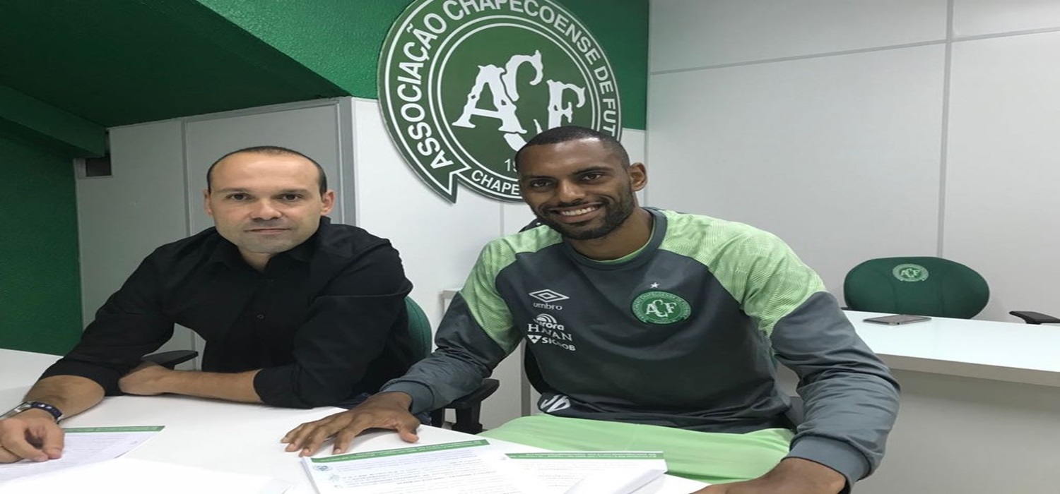 Chapecoense renova empréstimo com Douglas e prorroga contrato até 2019