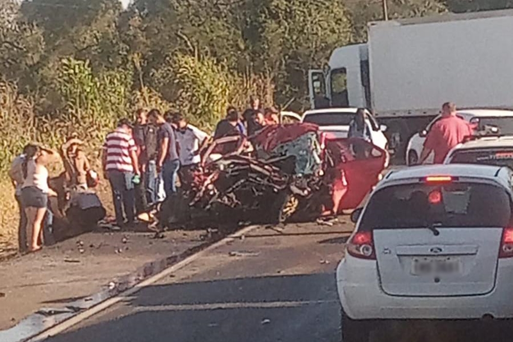 Grave acidente deixa três pessoas mortas na BR-282