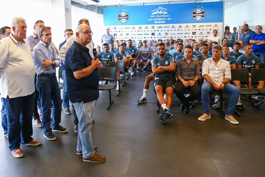 Grêmio mapeia carências no elenco e adota cautela para fechar contratações