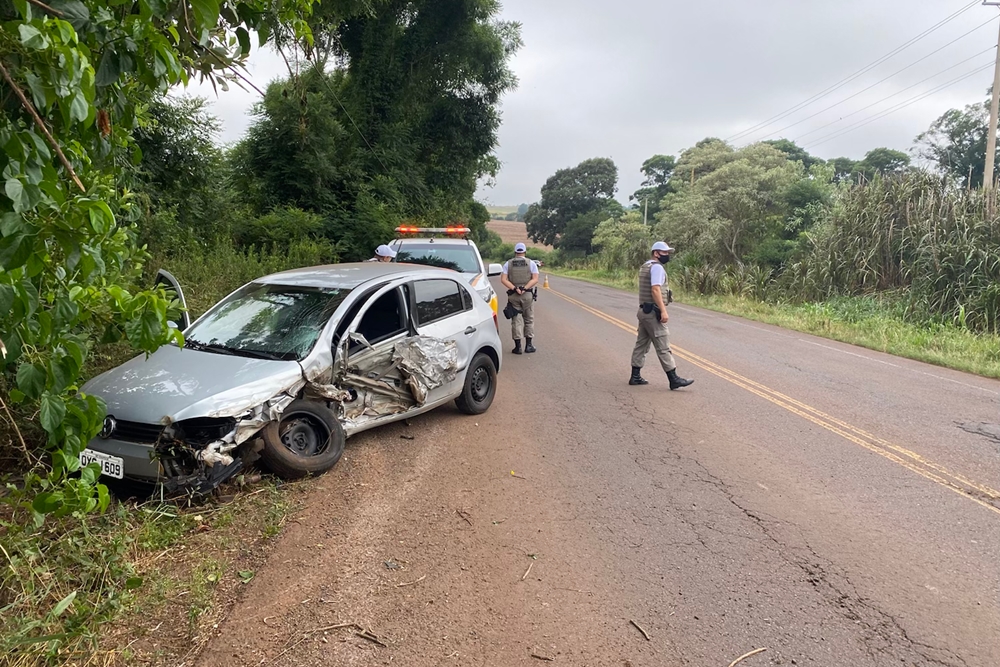 Colisão entre carro e caminhão deixa três feridos na RSC-472 em Tenente Portela