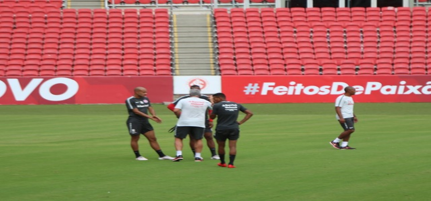 Moledo fica fora de treino do Inter, mas está confirmado em time reserva para quarta