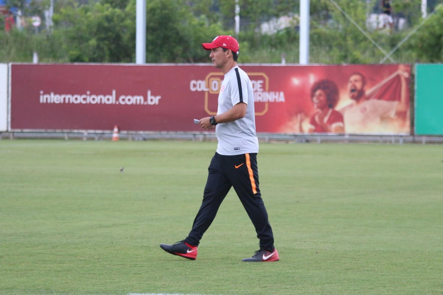 Inter x Goiás: Zé Ricardo fecha treino para definir substitutos de Lindoso e Pottker